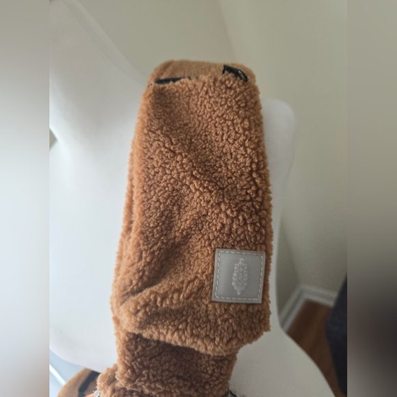 NWT FP Movement Overachiever Sherpa Sling Bag - Picture 7 of 8